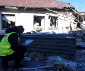 Wybuch przy ul. Łowickiej. Sprawą zajęła się prokuratura i policja