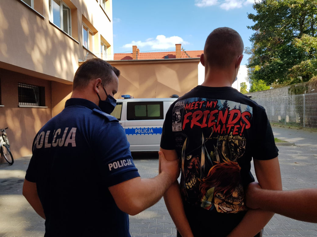 Dawaj kasę, bo zrzucę cię mostu
