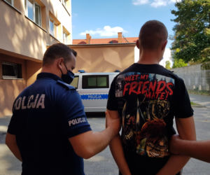 Dawaj kasę, bo zrzucę cię mostu