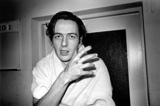 Tego nie wiedziałeś o Joe Strummerze! 8 faktów o liderze The Clash