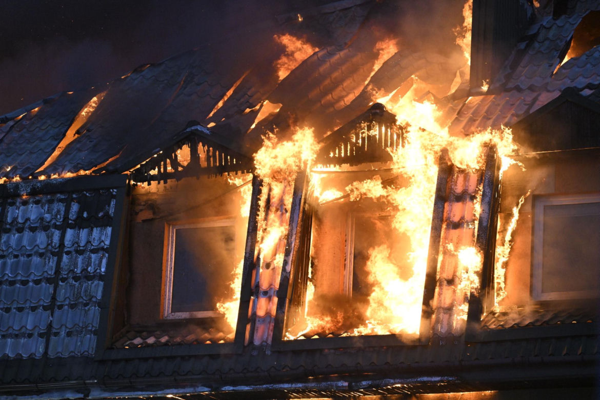 Pożar bloku w Ząbkach. Przerażające zdjęcia z miejsca tragedii