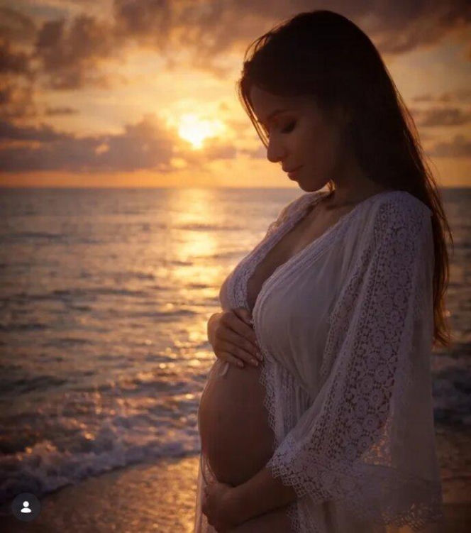 Gorące zdjęcie z Miami! Partnerka Deląga pokazuje ciążowe krągłości