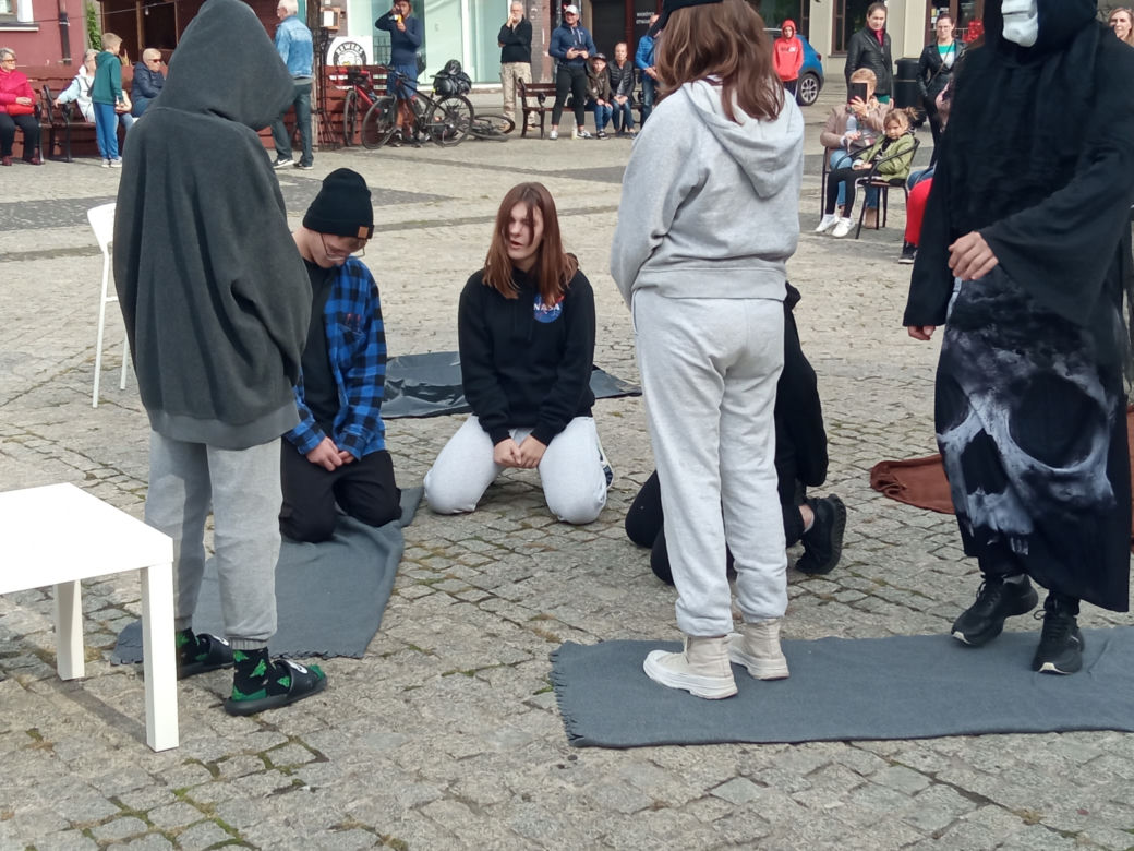 Teatr Uliczny "Nie daj się wciągnąć" w Grudziądzu