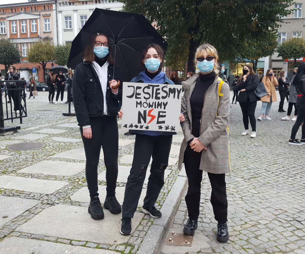 Dziś Wielka Blokada Leszna. Strajk Kobiet przemaszeruje al. Konstytucji 3 Maja