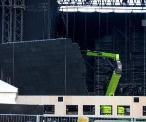 Scena Sylwestra z Dwójką TVP w trakcie budowy