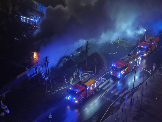 Pożar na targowisku przy ul. Bakalarskiej. Zatrzymano 36-letniego mężczyznę