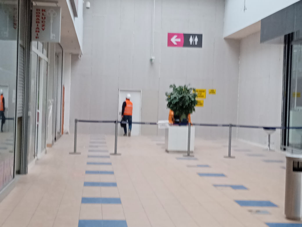 Prace budowlane w centrum handlowym na Serbskiej