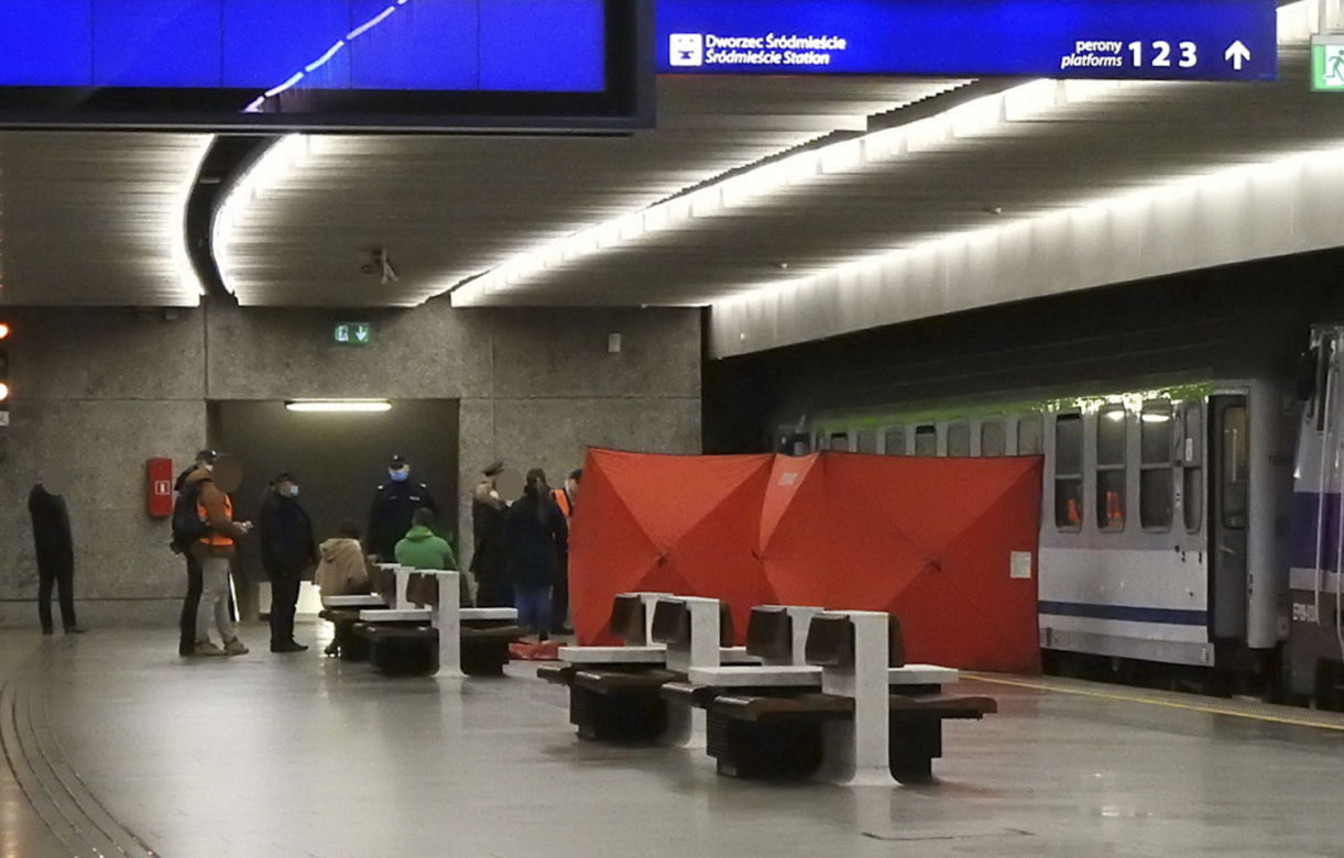 Makabra na dworcu centralnym. Ciało mężczyzny rozjechane przez pociąg