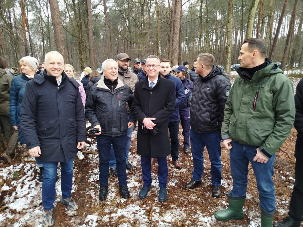 W akcji sadzenia lasu z okazji 80-lecia Nadleśnictwa Siedlce uczestniczyło ponad sto osób
