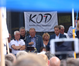 Protest KOD przeciwko zmianom w sądownictwie