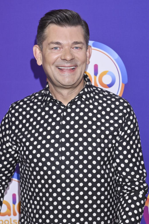 Tak Zenon Martyniuk zmieniał się przez lata. Na początku kariery nosił zupełnie inną fryzurę