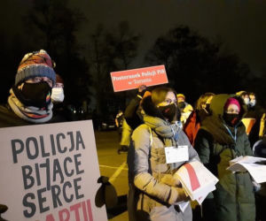 Strajk kobiet w Toruniu. Protest pod komendą policji. Tchórze, tchórze! 