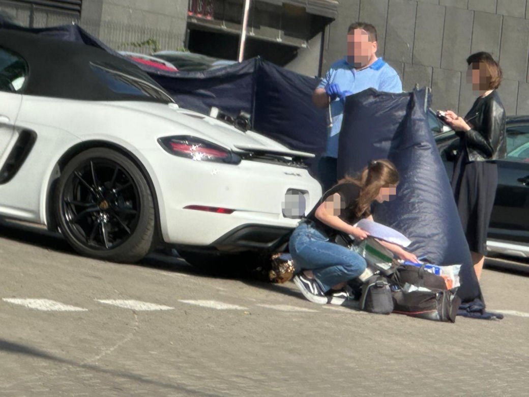  Makabra na Ochocie. Zwłoki w luksusowym białym Porsche. Na miejscu prokurator