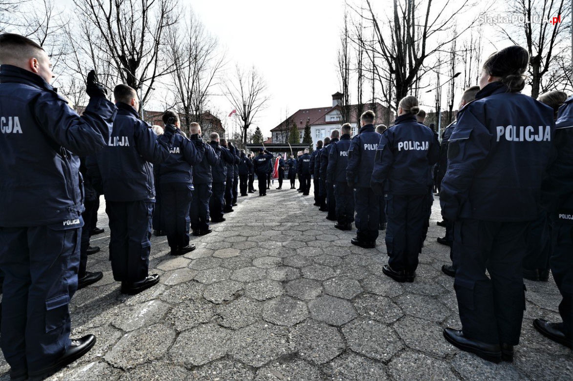 Śląska Policja przyjęła 84 policjantów. Wśród nich jest 15 kobiet