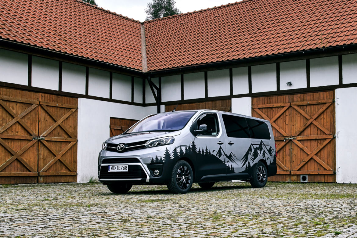 Toyota Proace Verso Kamper Tour Box zbudowana przy współpracy z firmą Escape Vans