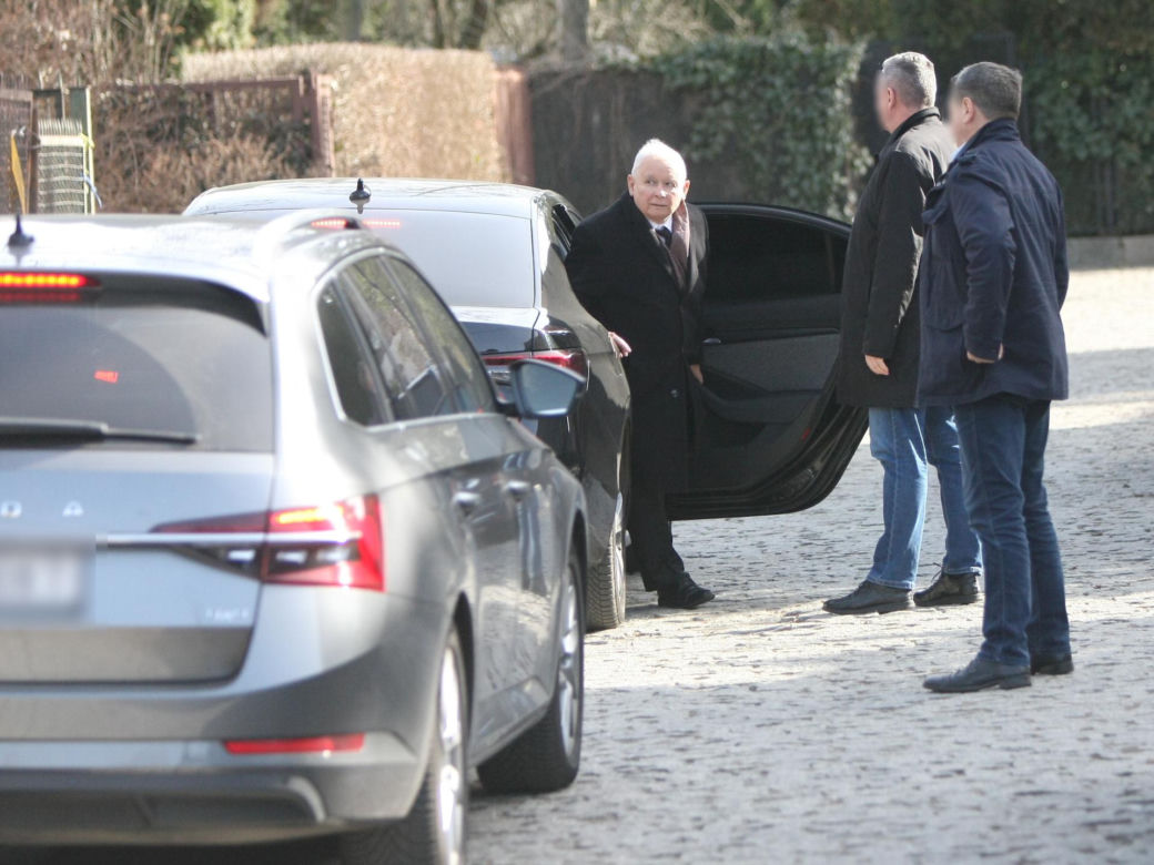 Jarosław Kaczyński nie może wrócić do domu.