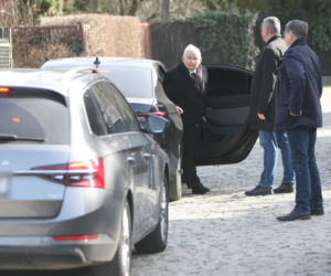 Jarosław Kaczyński nie może wrócić do domu.