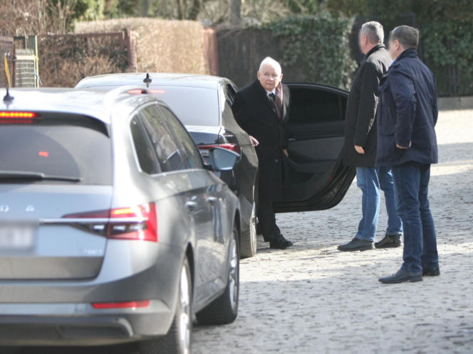 Jarosław Kaczyński nie może wrócić do domu.