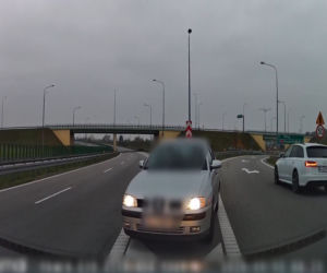 Wjechał pod prąd na S7