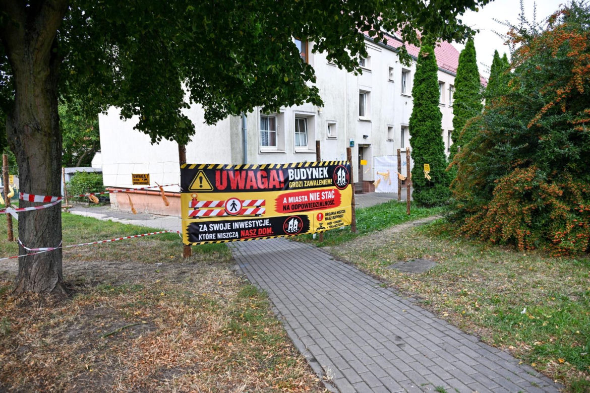 Uszkodzona kamienica przy ul. Hożej w Szczecinie