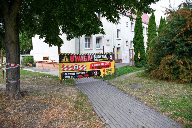 Uszkodzona kamienica przy ul. Hożej w Szczecinie
