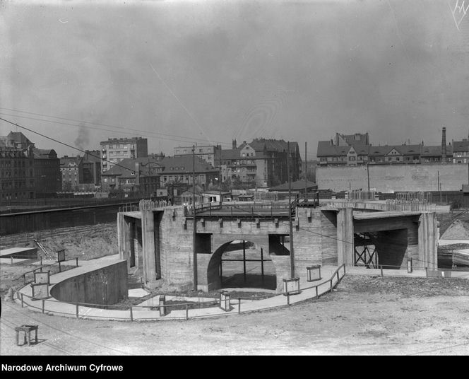 To największa archikatedra w Polsce. Była symbolem buntu wobec władz komunistycznych