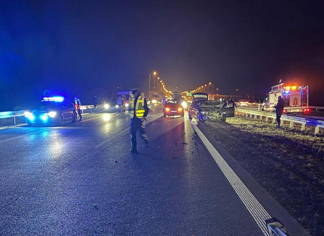 Niecodzienny wypadek na ekspresówce. Łódź blokowała drogę