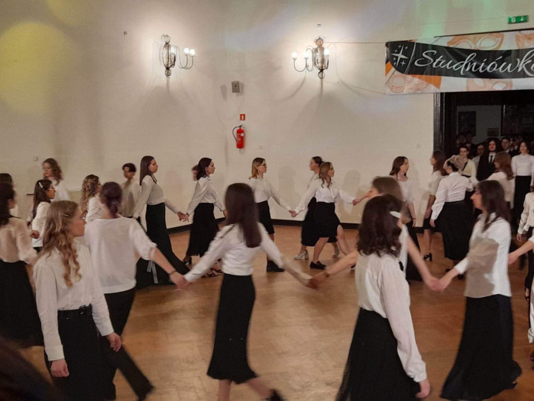 Studniówka I Liceum Ogólnokształcącego im. Adama Mickiewicza w Olsztynie [ZDJĘCIA]