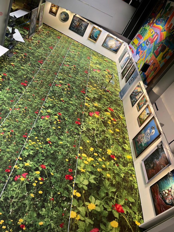 Kuzyn Kaczyńskiego pokazał swoje dzieła w Parlamencie Europejskim. Była premier wśród gości wystawy