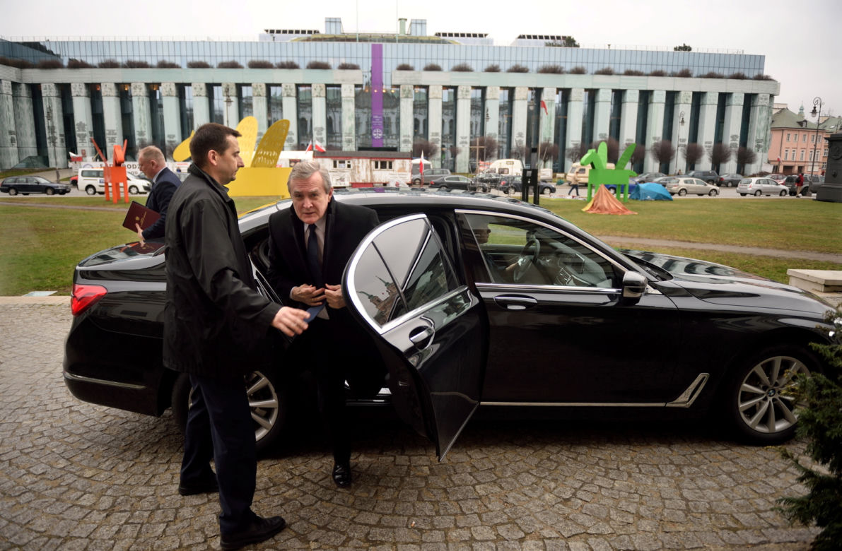 Polski rząd w niemieckich limuzynach