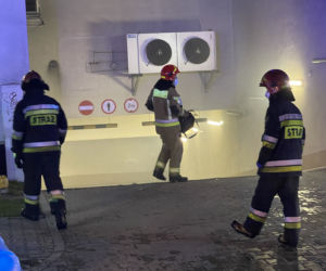 Ogromna akcja straży, pożar w podziemnym garażu na Woli