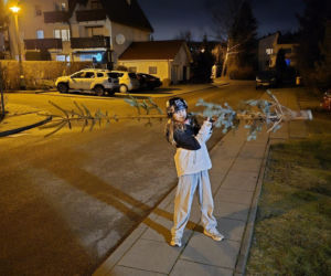 Nietypowa świąteczna tradycja. Co roku wybierają najbrzydsze drzewko w sklepie!