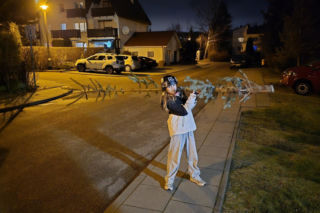 Nietypowa świąteczna tradycja. Co roku wybierają najbrzydsze drzewko w sklepie!