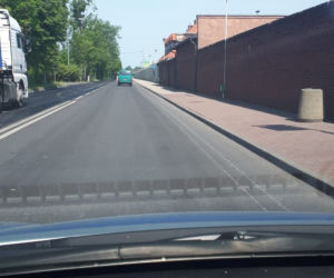 Jechał bez opony i uszkodził 6 km drogi