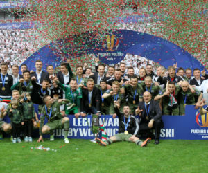 Piłkarze Legii Warszawa świętujący triumf w Pucharze Polski