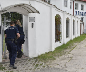 Ten ksiądz nie ma prawa udzielać Komunii