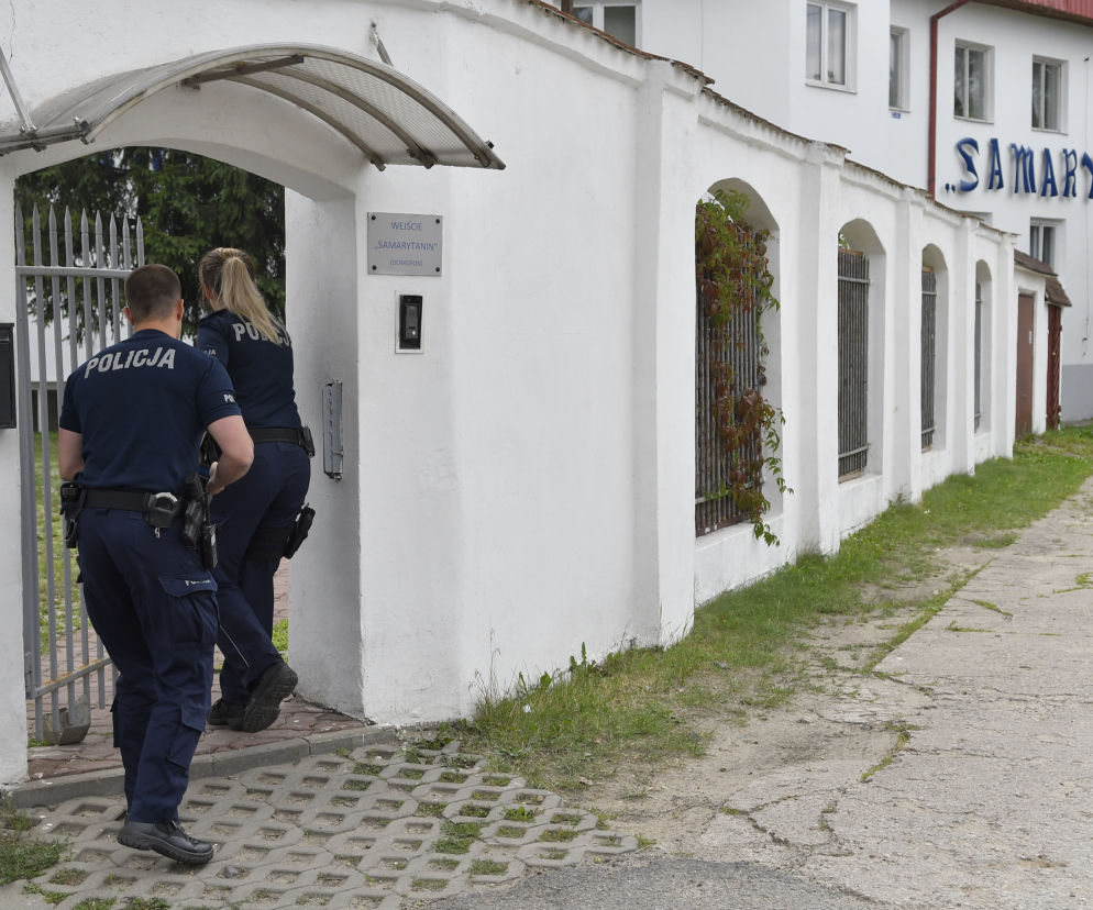 Ten ksiądz nie ma prawa udzielać Komunii