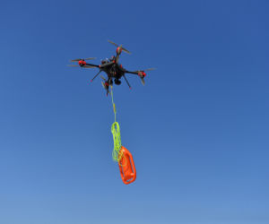 Dron ratowniczy