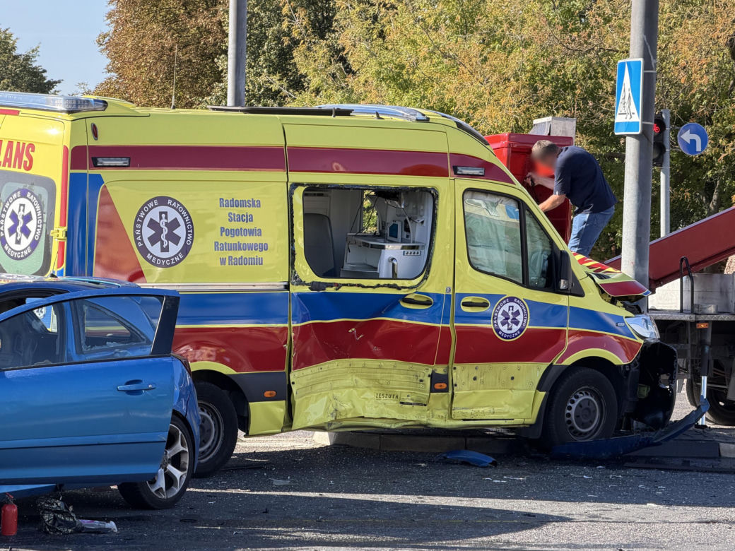 Radom. Wypadek karetki