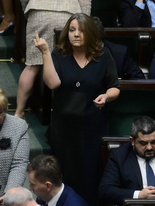 Joanna Lichocka. Przez wulgarny gest straciła pracę u Dudy