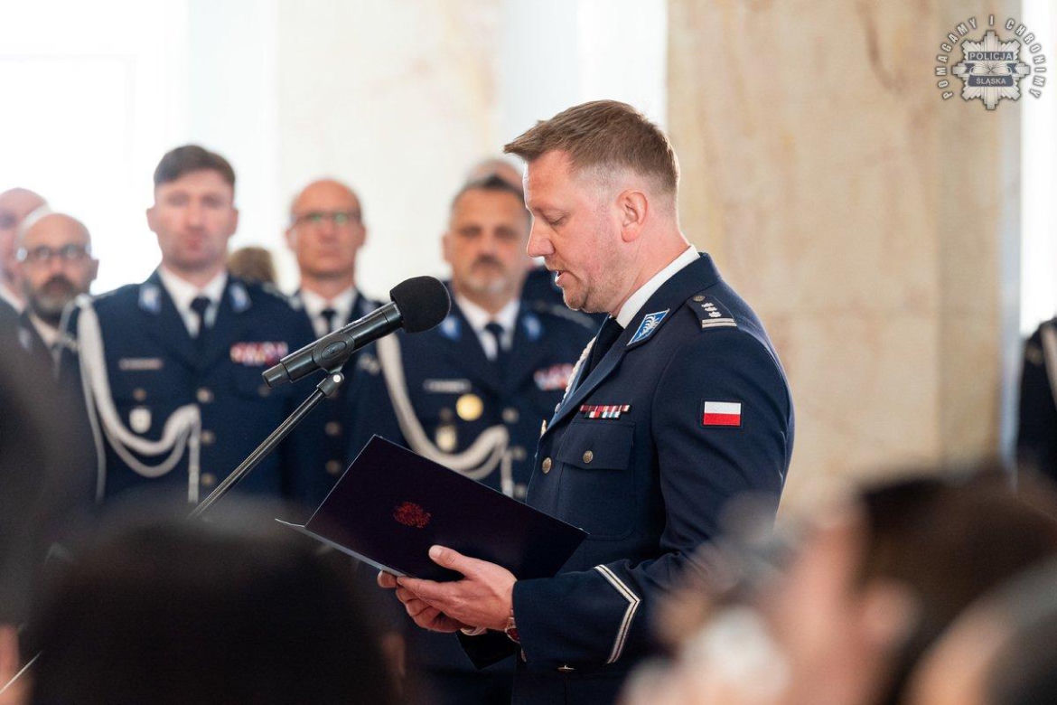 Nowi policjanci zasilili szeregi śląskiej policji! Wśród nich osiem policjantek