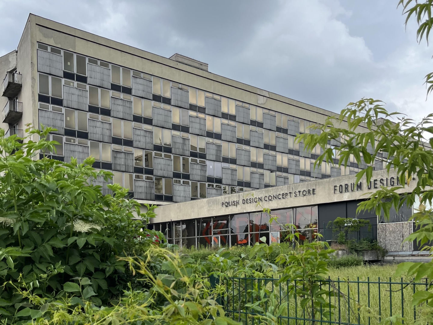 Hotel Cracovia w Krakowie się sypie