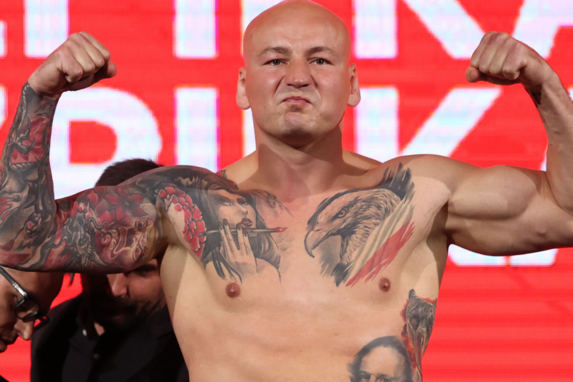 Artur Szpilka pokazał gołe pośladki