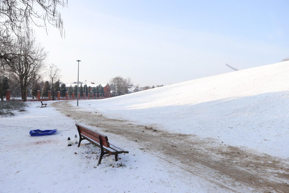 12-letni Dawid zjeżdżał z górki, nie żyje. Uderzył głową o ławkę