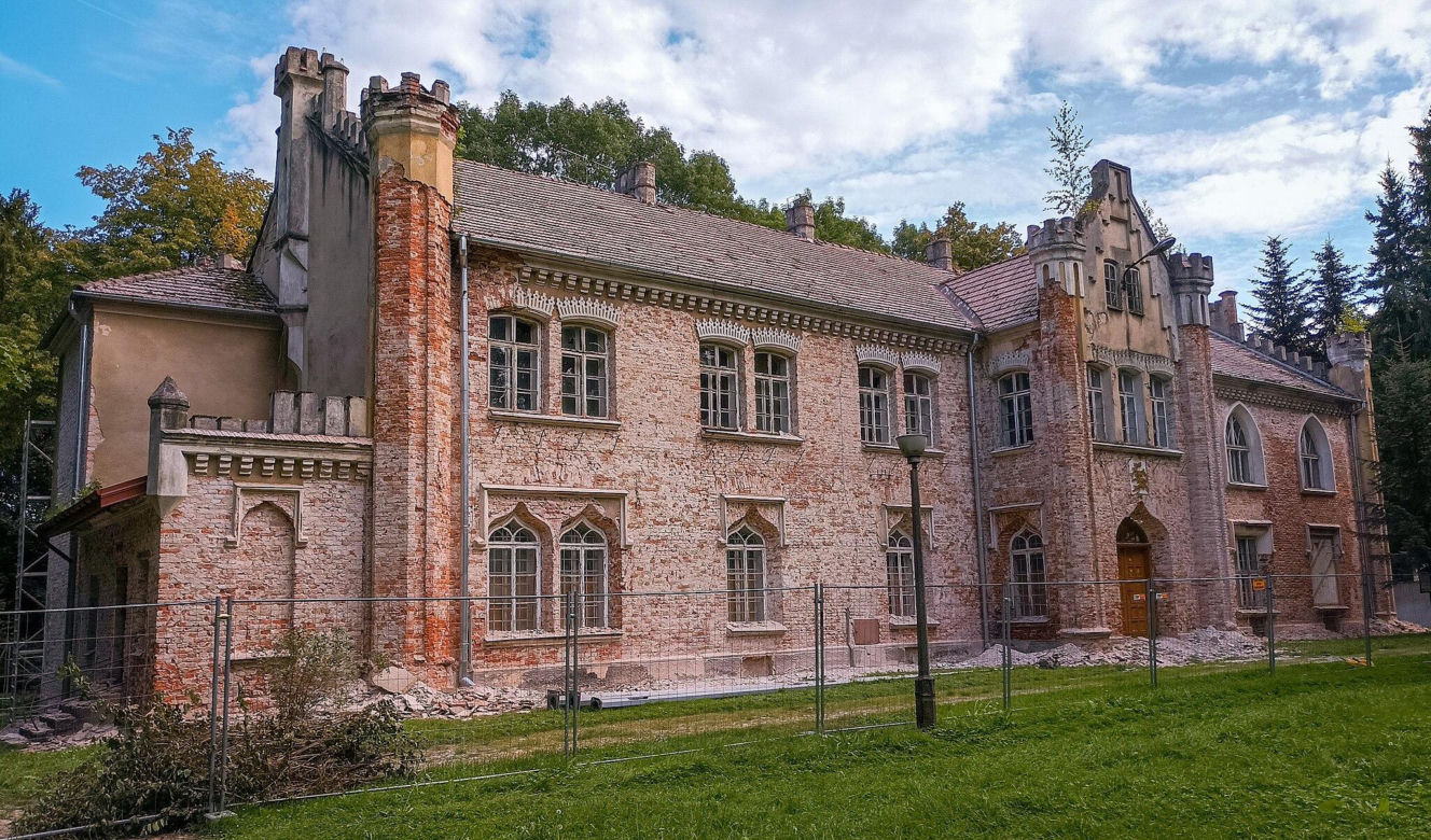 To najsławniejszy pałac w Małopolsce. Powstał po upadku powstania styczniowego