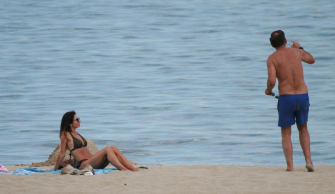 Marta Kaczyńska z mężem na plaży