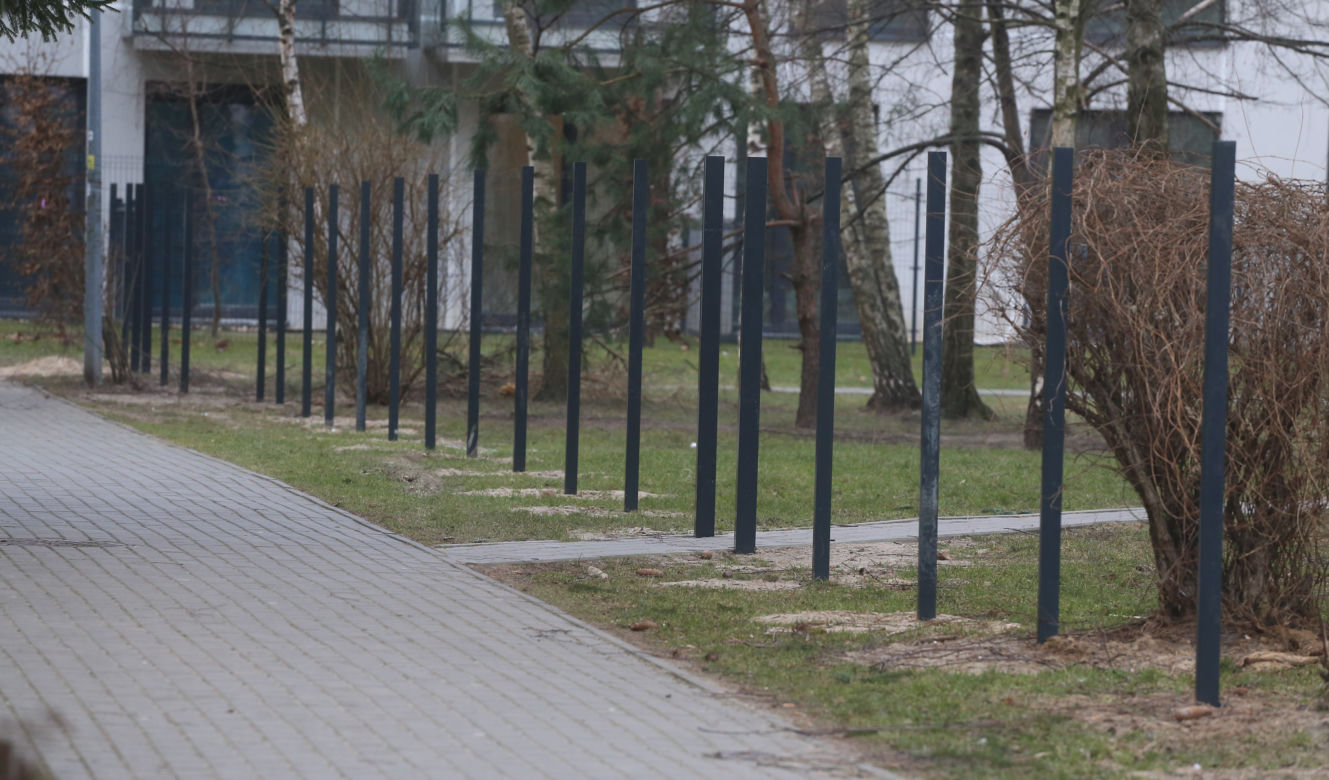 Wojna o płot i śmietnik. Konflikt mieszkańców na osiedlu w Pruszkowie