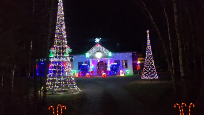 Magia Świąt w Świętokrzyskiem. Gdzie szukać najpiękniej oświetlonych domów? Rzepin i gmina Pawłów skradły show!