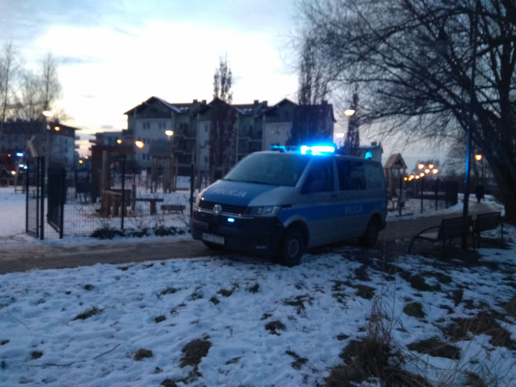 Iława. Pod 8-latkiem załamał się lód. Chłopiec zmarł w szpitalu