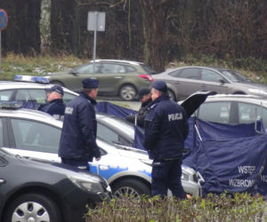 Zwłoki dwójki młodych osób znalezione w samochodzie 